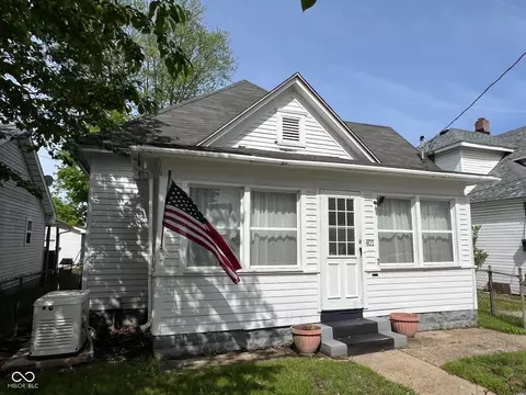 407 S 8th St, West Terre Haute, IN 47885