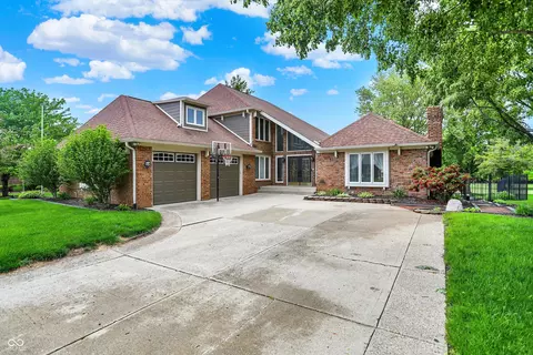 676 La Placita St, Greenwood, IN 46143