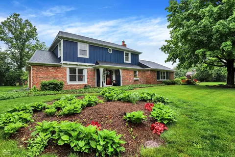 1095 Williamsburg Ln, Zionsville, IN 46077