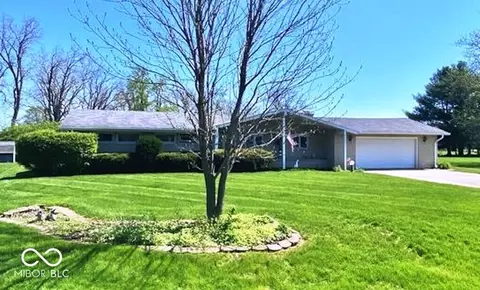 8604 W Tulip Tree Dr, Muncie, IN 47304
