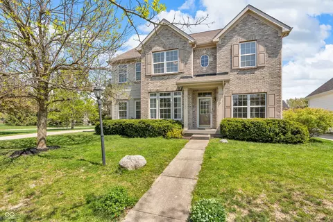 15329 Smithfield Dr, Westfield, IN 46074