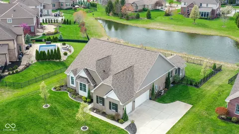 6784 W May Apple Dr, Mccordsville, IN 46055