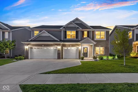 900 Parker Ln, Westfield, IN 46074