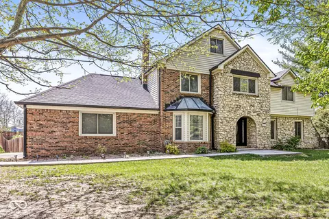 4152 S Creekside Dr, New Palestine, IN 46163