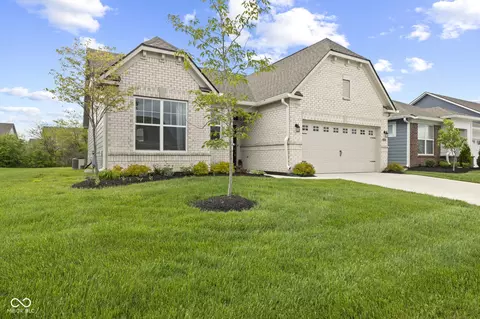 9696 Parkhurst Xing, Mccordsville, IN 46055