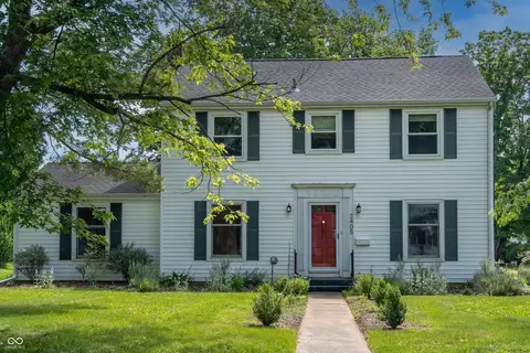 2405 Sycamore St, Columbus, IN 47201