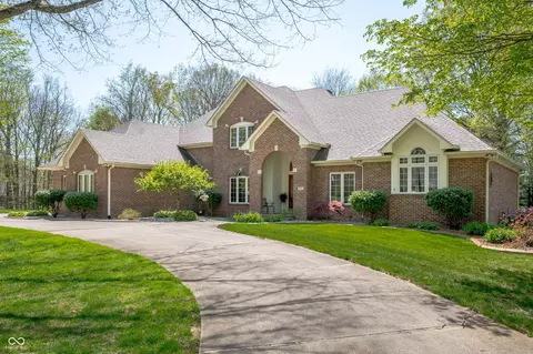 923 Woodcrest Way, Anderson, IN 46012