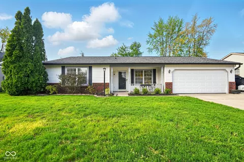 155 Suncrest Dr, Greenwood, IN 46143