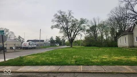 403 W 17th St, Anderson, IN 46016