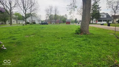 501 E Walnut St, Summitville, IN 46070 photo 2