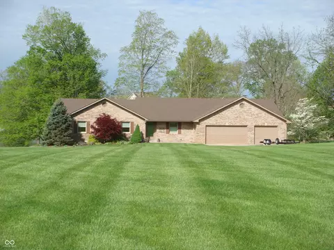 4806 Krestridge Ct E, Bargersville, IN 46106
