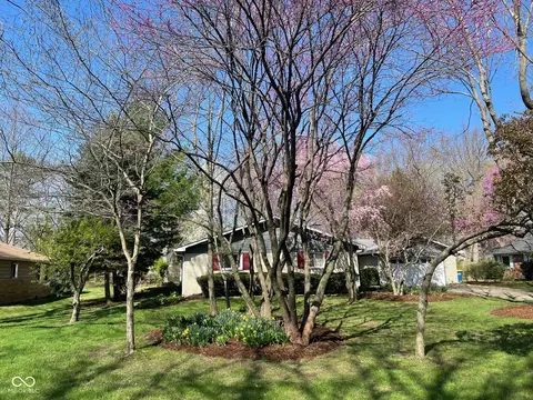 8728 Holliday Dr, Indianapolis, IN 46260