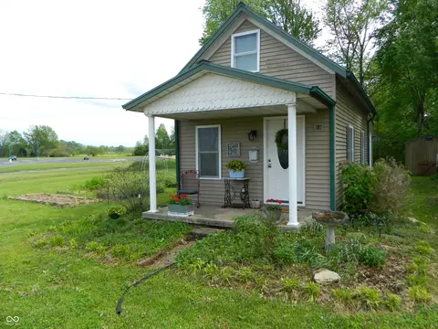 387 E Jefferson St, Scottsburg, IN 47170