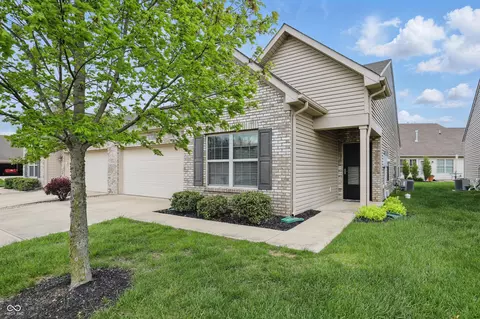 11716 Whisper Cove Dr, Fishers, IN 46037