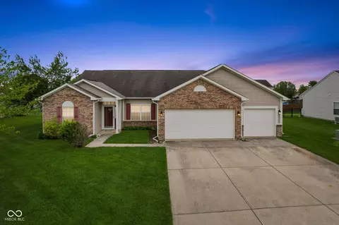 901 Palomino Pl, Bargersville, IN 46106