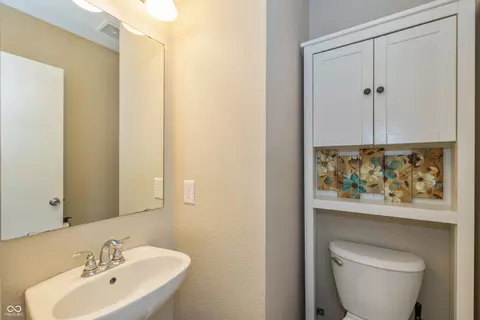Bath - 9307 W Dockside Cir, Pendleton, IN 46064 photo 1 of 3