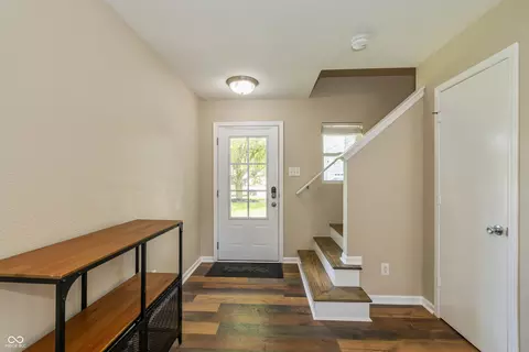 Entry Way - 9307 W Dockside Cir, Pendleton, IN 46064 photo 1 of 1