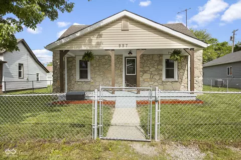 997 Yandes St, Franklin, IN 46131