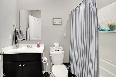 Bath - 2972 W Patchwork Dr, Monrovia, IN 46157 photo 2 of 4