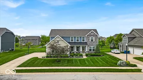 11438 Montoya Dr, Zionsville, IN 46077