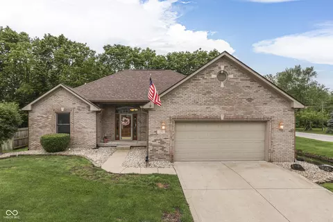 5499 Steven Dr, Greenwood, IN 46142