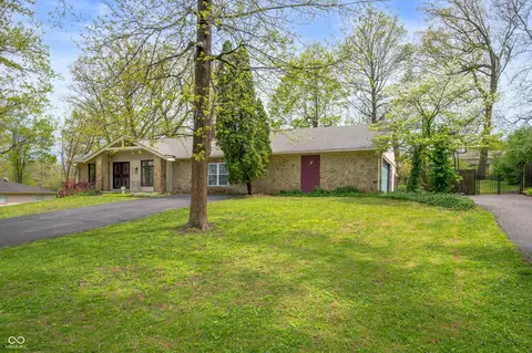 8245 Woodlawn Dr, Martinsville, IN 46151