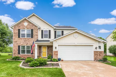5617 Gainesway Dr, Greenwood, IN 46142