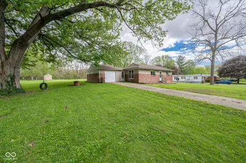 663 S Coal Creek Dr, Hillsboro, IN 47949