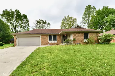 135 Hickory Ct, Greenwood, IN 46142