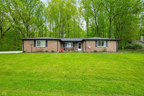 4291 E Lakeview Dr, Martinsville, IN 46151