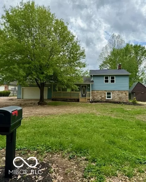 1945 Plantation Ln, Martinsville, IN 46151