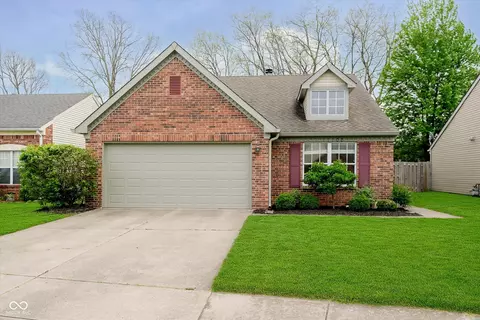 11108 Oakridge Dr, Fishers, IN 46038
