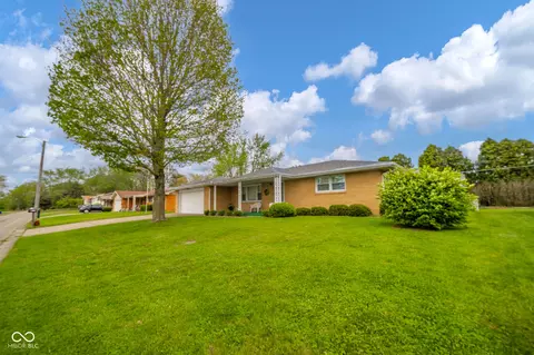 1324 Chesterfield Dr, Anderson, IN 46012