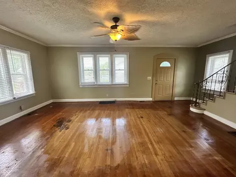 Living - 315 W High St, Pendleton, IN 46064 photo 1 of 8