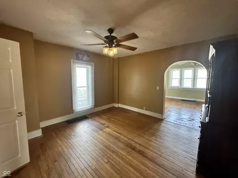 Living - 315 W High St, Pendleton, IN 46064 photo 5 of 8