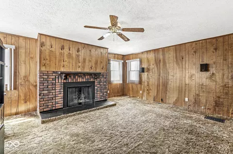 Living - 315 W High St, Pendleton, IN 46064 photo 7 of 8