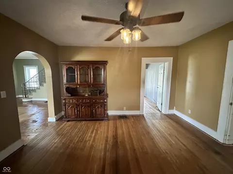 Living - 315 W High St, Pendleton, IN 46064 photo 6 of 8