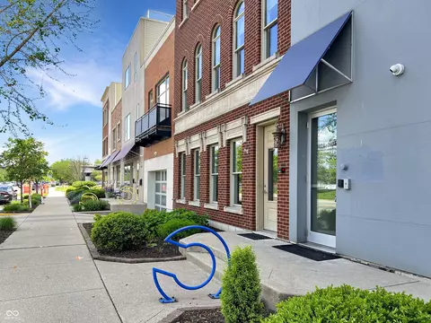 1026 Jackson St, Columbus, IN 47201