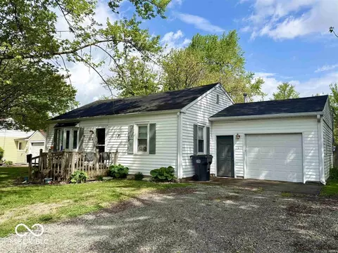 212 Vasbinder Dr, Chesterfield, IN 46017