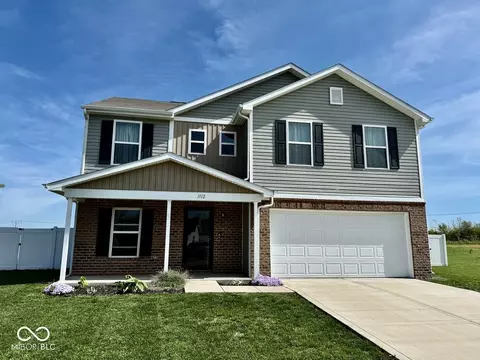 1112 W Nature Pointe Ln, Muncie, IN 47304