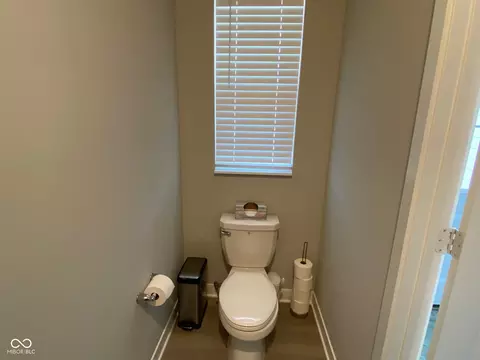 Bath - 9074 Larson Dr, Pendleton, IN 46064 photo 2 of 10