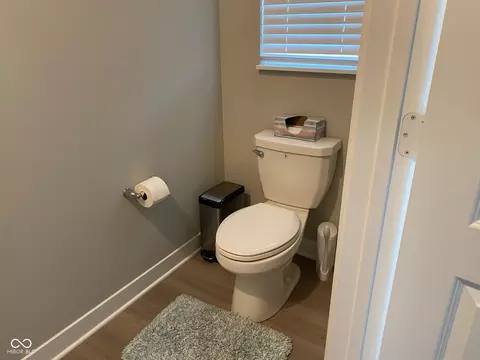 Bath - 9074 Larson Dr, Pendleton, IN 46064 photo 3 of 10
