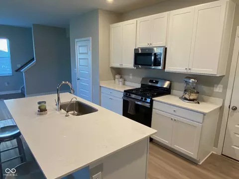Kitchen - 9074 Larson Dr, Pendleton, IN 46064 photo 5 of 7