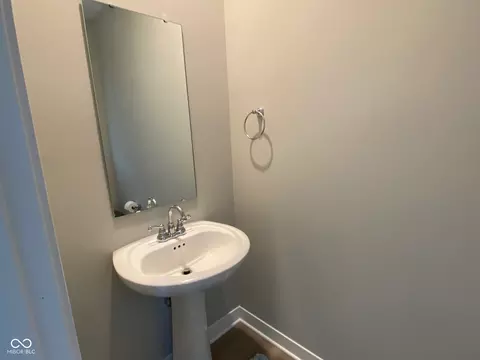 Bath - 9074 Larson Dr, Pendleton, IN 46064 photo 1 of 10