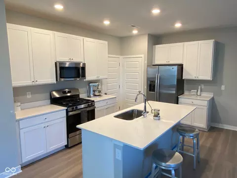 Kitchen - 9074 Larson Dr, Pendleton, IN 46064 photo 6 of 7