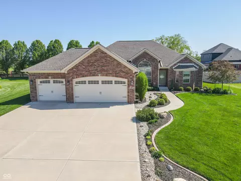 6077 W David Wayne Dr, New Palestine, IN 46163