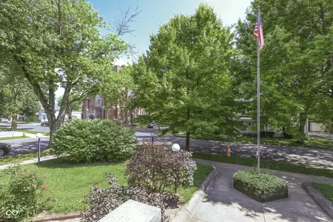 196 E Madison St, Franklin, IN 46131 photo 4