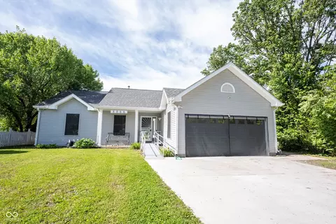8066 Cardinal Cove Dr E, Indianapolis, IN 46256