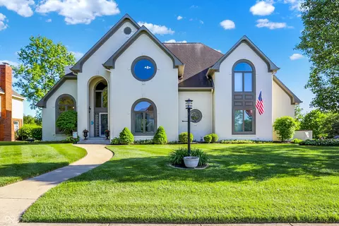 5521 Salem Dr N, Carmel, IN 46033