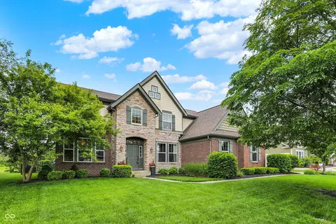 9179 Brookstone Pl, Zionsville, IN 46077